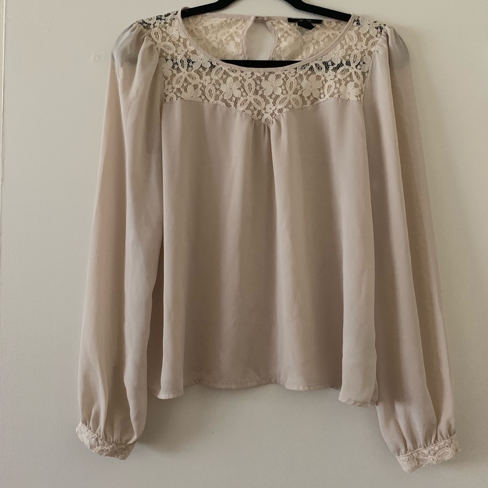 ✨✨cream long sleeve blouse✨✨